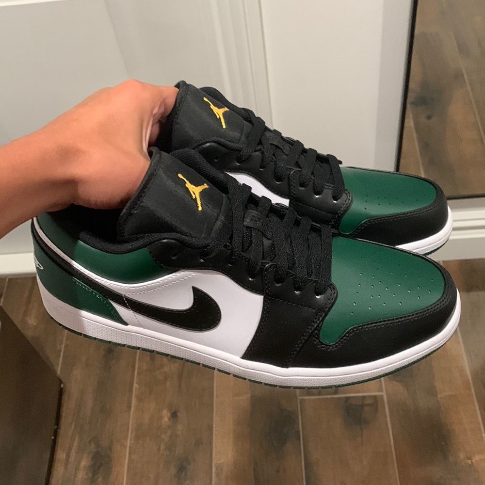 Jordan 1 Low green toe